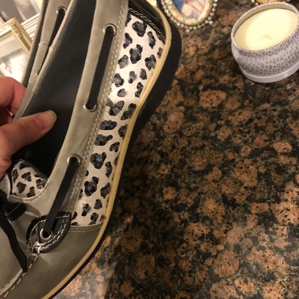 Sperry-Like Comfty Shoes - Picture 2 of 4
